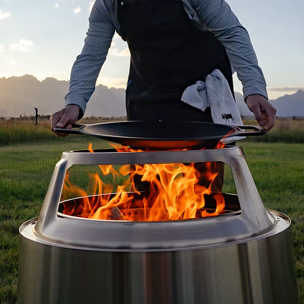 Yukon 27" Cast Iron Wok Top + Hub 3 Yukon 27" Cast Iron Wok Top + Hub